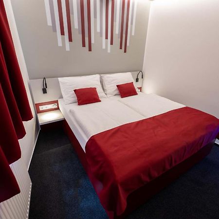 Hotel Villa Eden Jihlava Exteriör bild