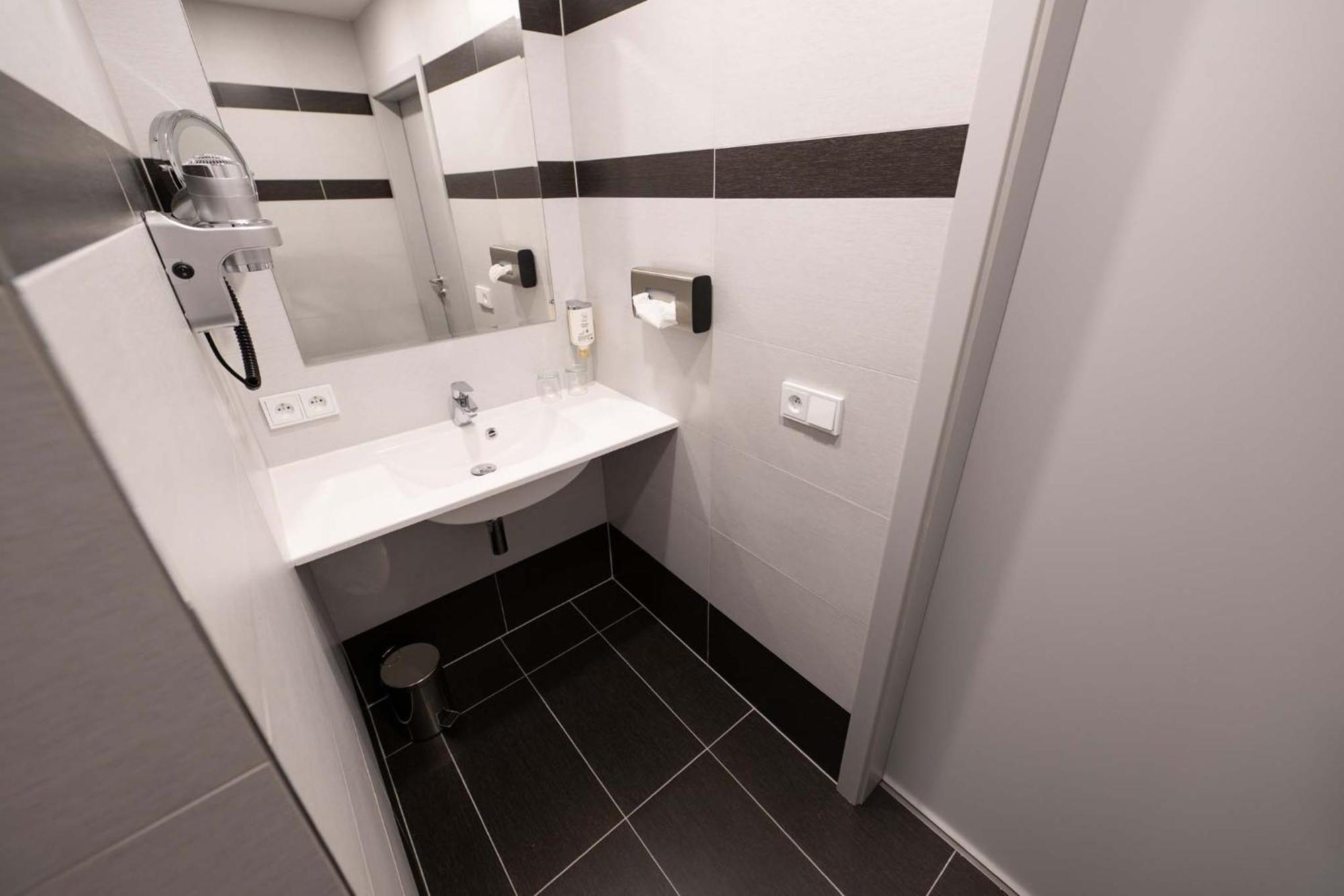 Hotel Villa Eden Jihlava Exteriör bild
