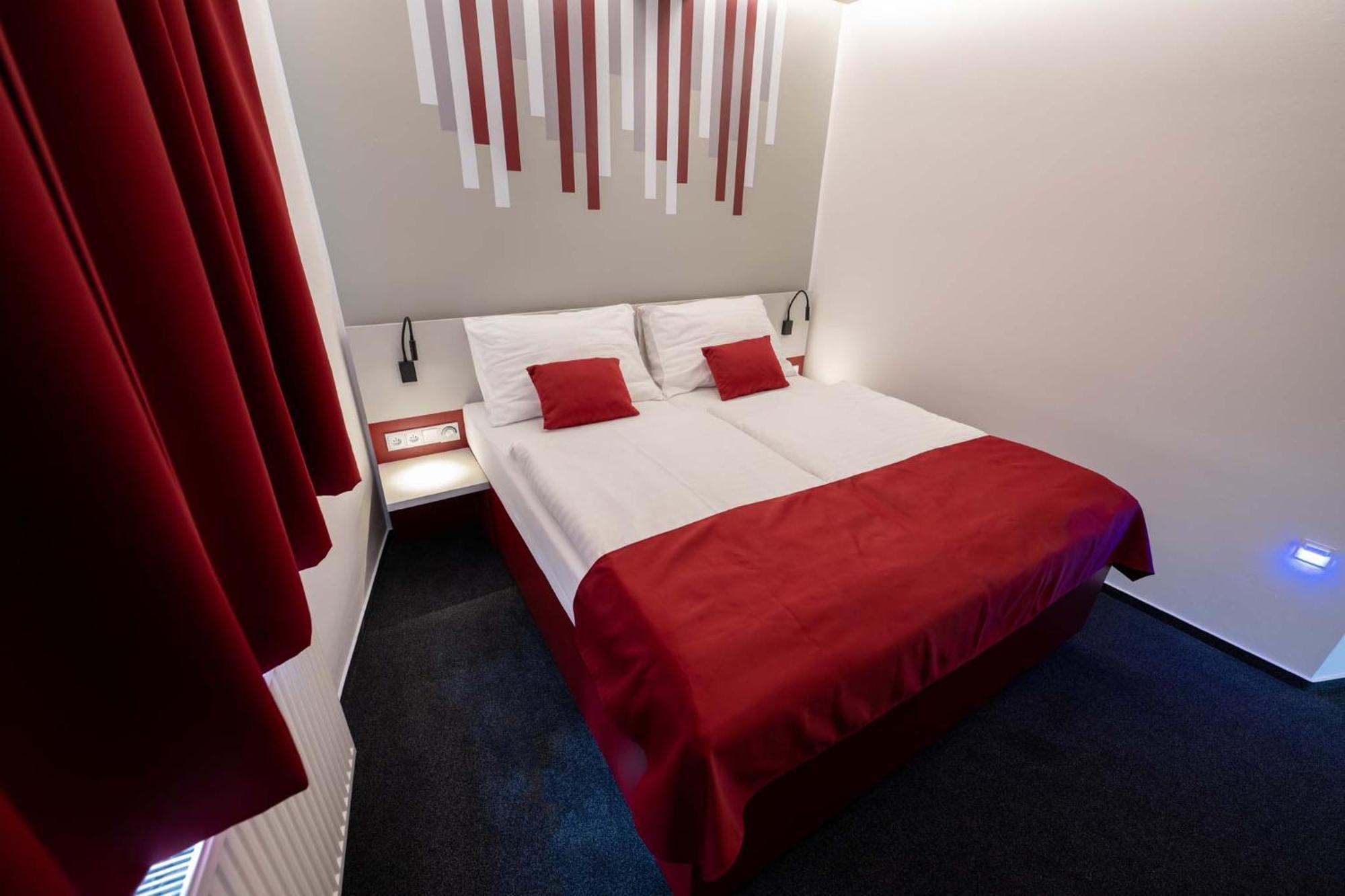Hotel Villa Eden Jihlava Exteriör bild