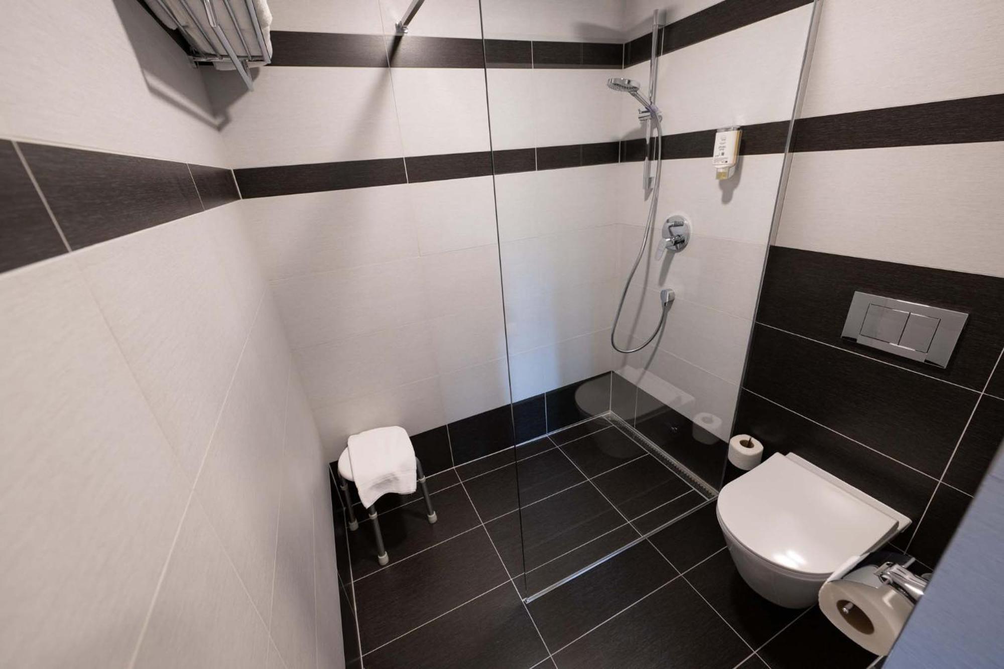 Hotel Villa Eden Jihlava Exteriör bild